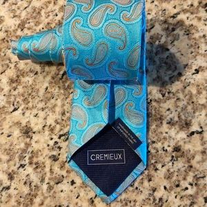 Men's paisley cremieux